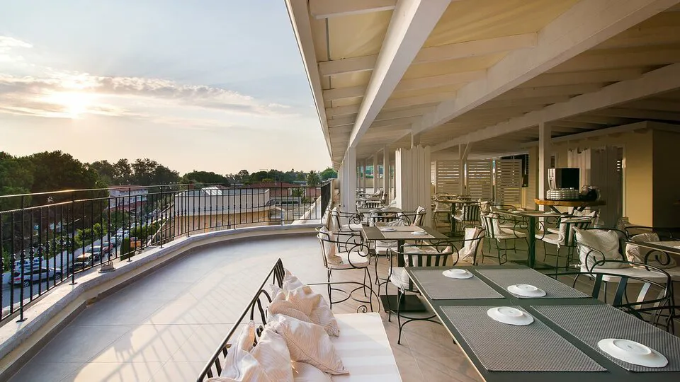 neikos mediteraneo memory travel (1).jpg